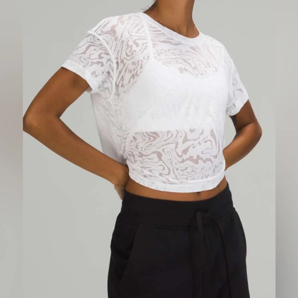 NWOT Lululemon Cates Cropped Tee *Veil White